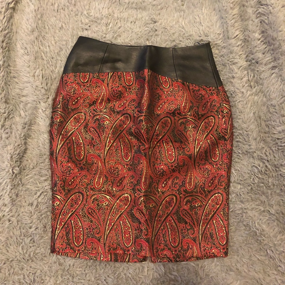 Beautiful limited skirt.. never worn